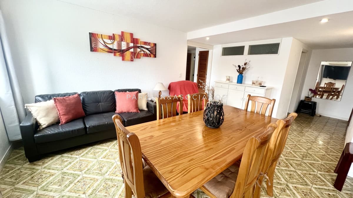 Apartamento en venta de 1 dormitorio y medio en Peninsula, Punta del Este.