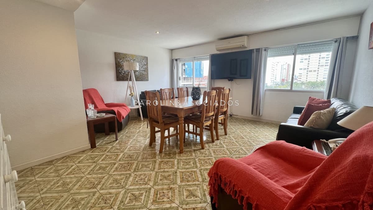 Apartamento en venta de 1 dormitorio y medio en Peninsula, Punta del Este.