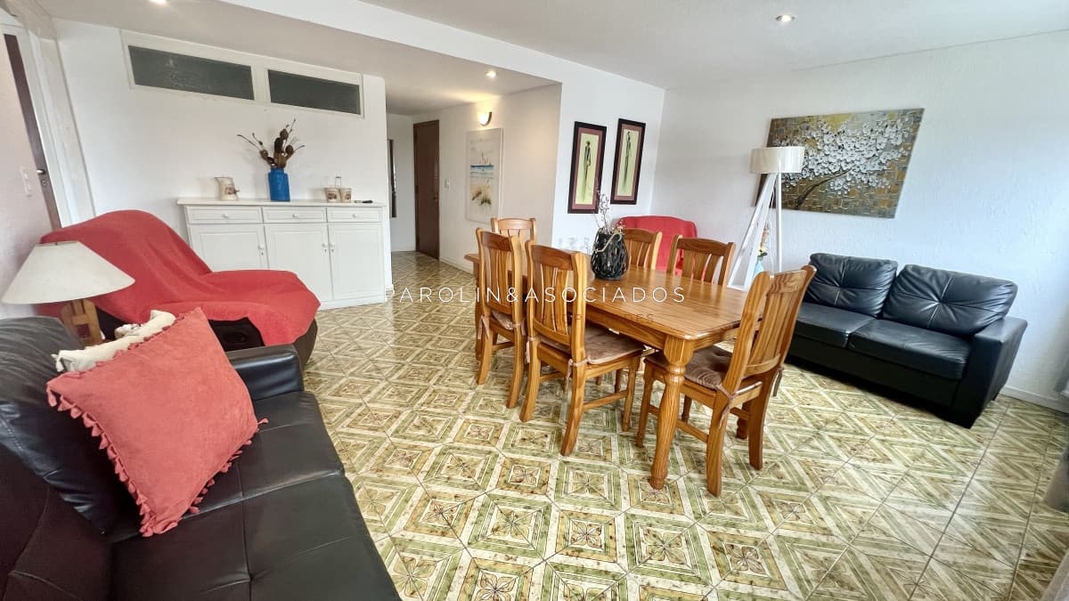 Apartamento en venta de 1 dormitorio y medio en Peninsula, Punta del Este.