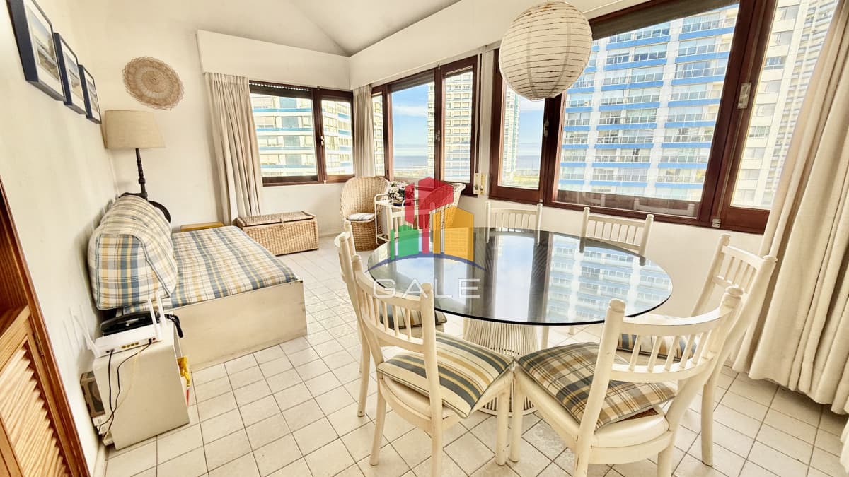 Gale Propiedades & Escribanía Apartamento ID.3694 - Venta vista al mar FRENTE A LA PLAYA !!!