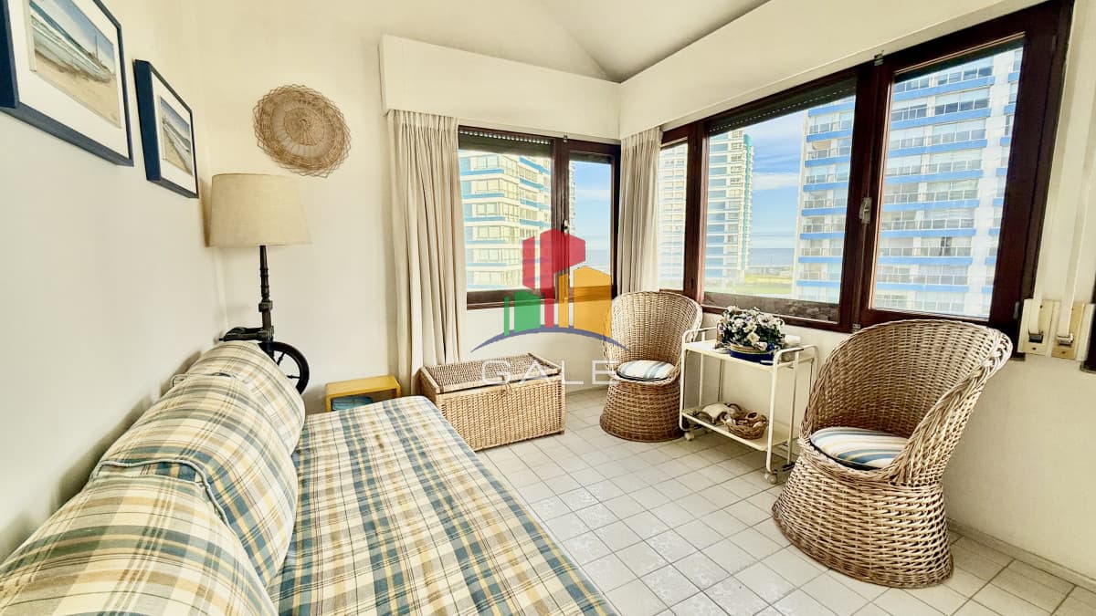 Gale Propiedades & Escribanía Apartamento ID.3694 - Venta vista al mar FRENTE A LA PLAYA !!!