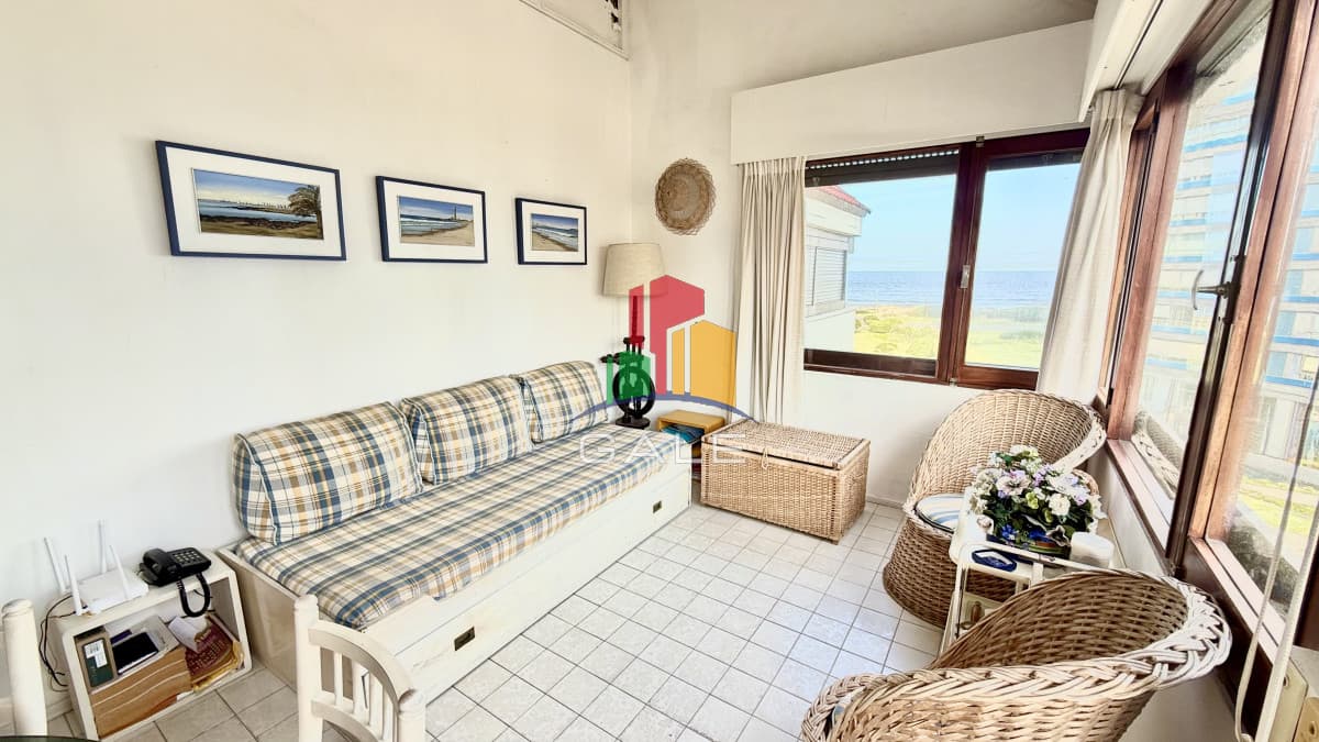 Gale Propiedades & Escribanía Apartamento ID.3694 - Venta vista al mar FRENTE A LA PLAYA !!!