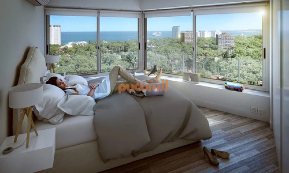 Apartamento En Venta Punta Del Este Sobre Av Roosevelt Con Cochera A Estrenar
