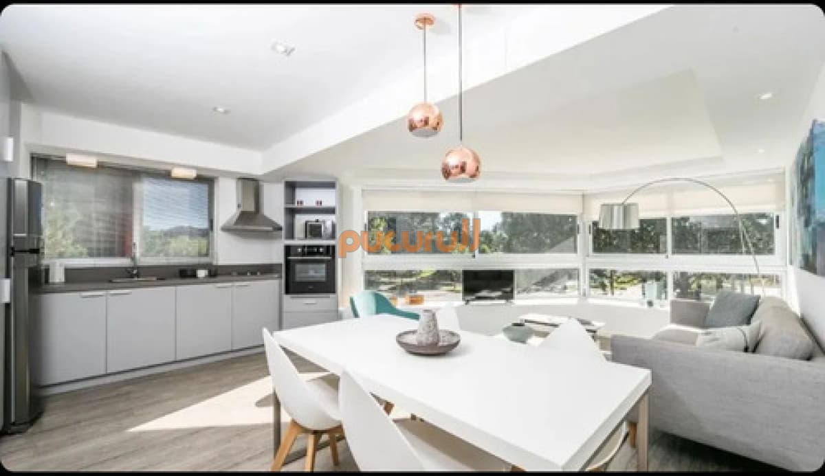 Apartamento En Venta Punta Del Este Sobre Av Roosevelt Con Cochera A Estrenar