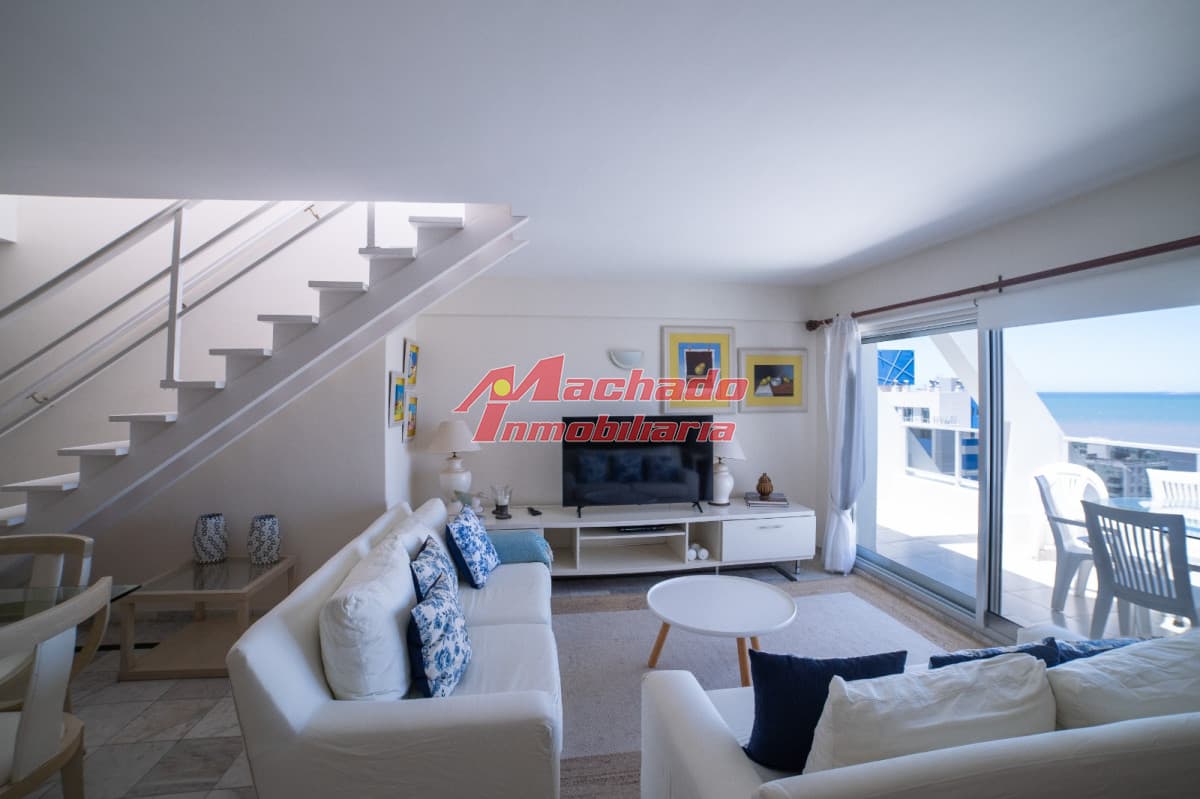 Venta, Penthouse, con 4 dormitorios + dep. servicio en Punta del este, terraza con vista panorámica