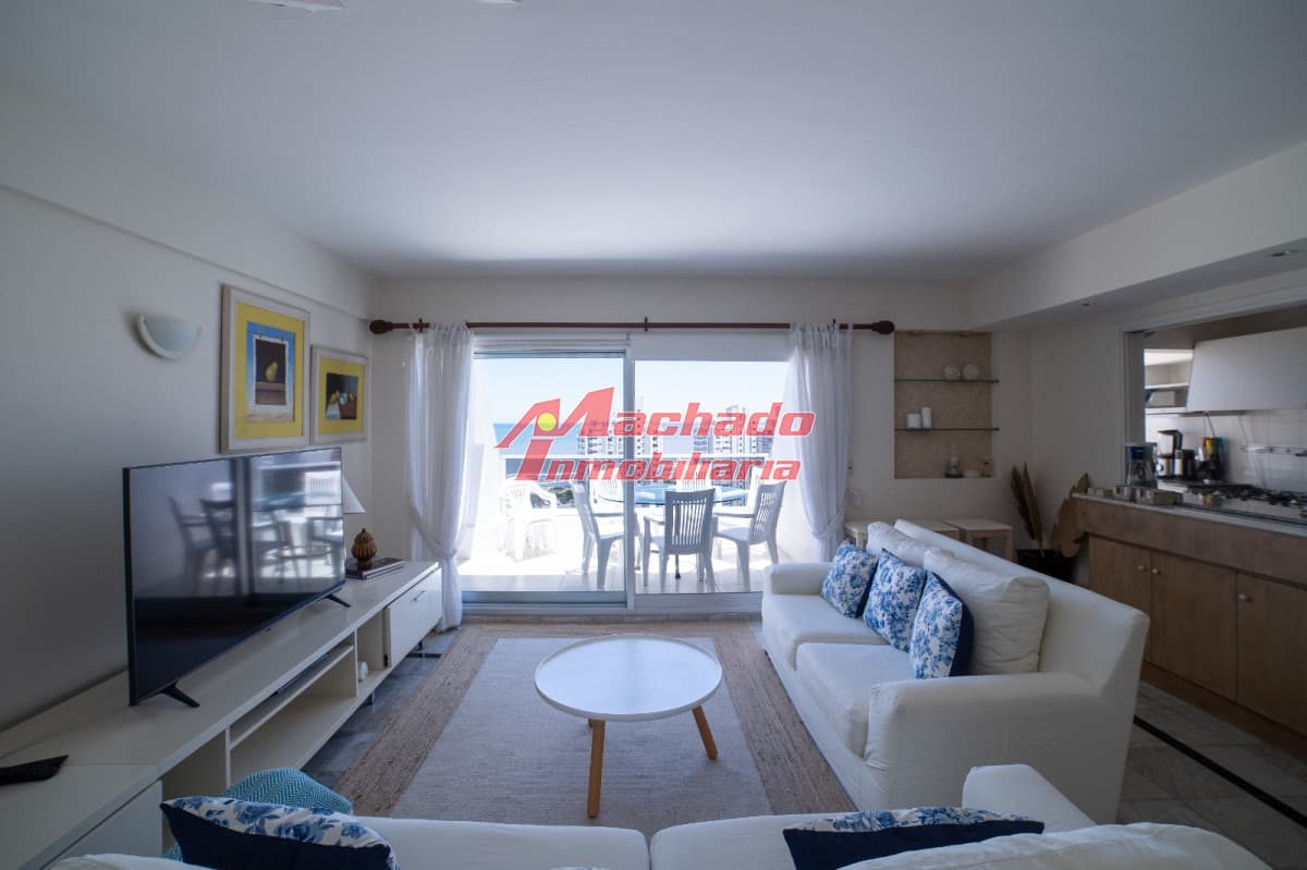 Venta, Penthouse, con 4 dormitorios + dep. servicio en Punta del este, terraza con vista panorámica