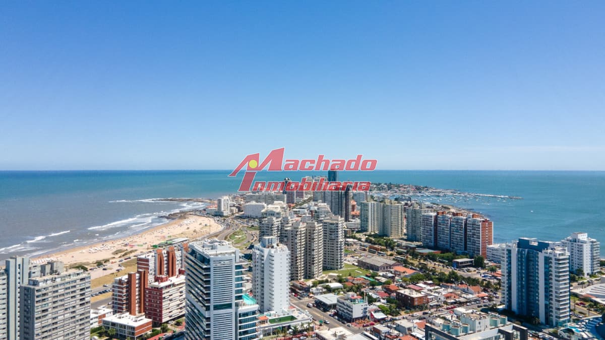 Venta, Penthouse, con 4 dormitorios + dep. servicio en Punta del este, terraza con vista panorámica
