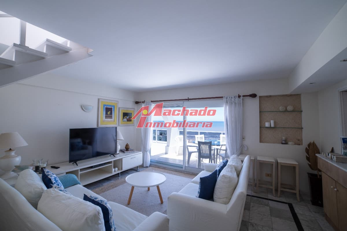 Venta, Penthouse, con 4 dormitorios + dep. servicio en Punta del este, terraza con vista panorámica