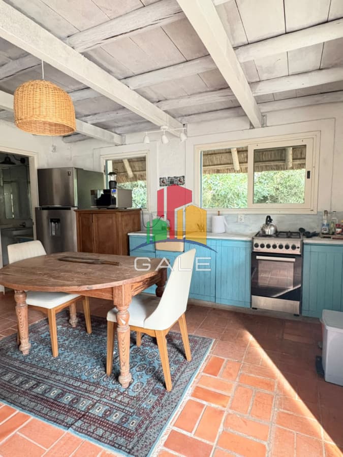 Gale Propiedades & Escribanía Casa ID.5134 - VENTA CASA TECHO QUINCHO TRADICIONAL EN EL TESORO