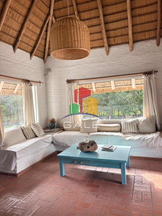 Gale Propiedades & Escribanía Casa ID.5134 - VENTA CASA TECHO QUINCHO TRADICIONAL EN EL TESORO