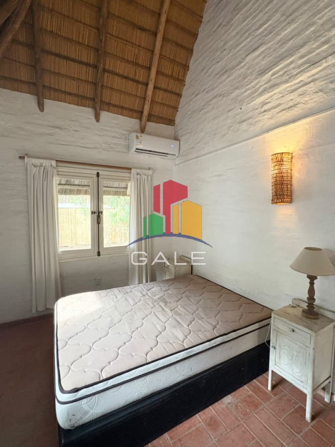 Gale Propiedades & Escribanía Casa ID.5134 - VENTA CASA TECHO QUINCHO TRADICIONAL EN EL TESORO