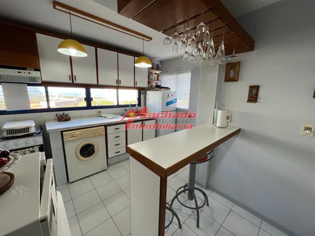 Apartamento en venta de 2 dormitorios, terraza con vista al mar- Brava, Punta del Este