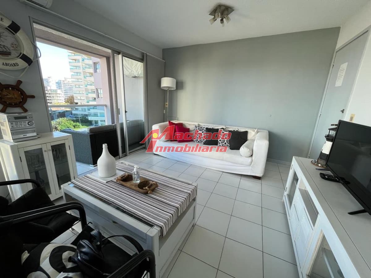 Apartamento en venta de 2 dormitorios, terraza con vista al mar- Brava, Punta del Este