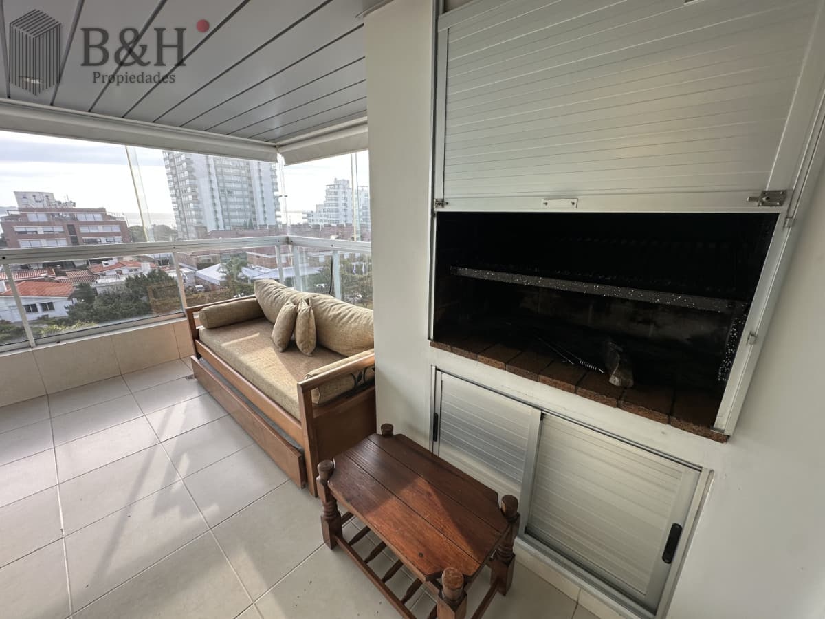 Apartamento en alquiler enero terraza con parrillero en Mansa Punta del Este