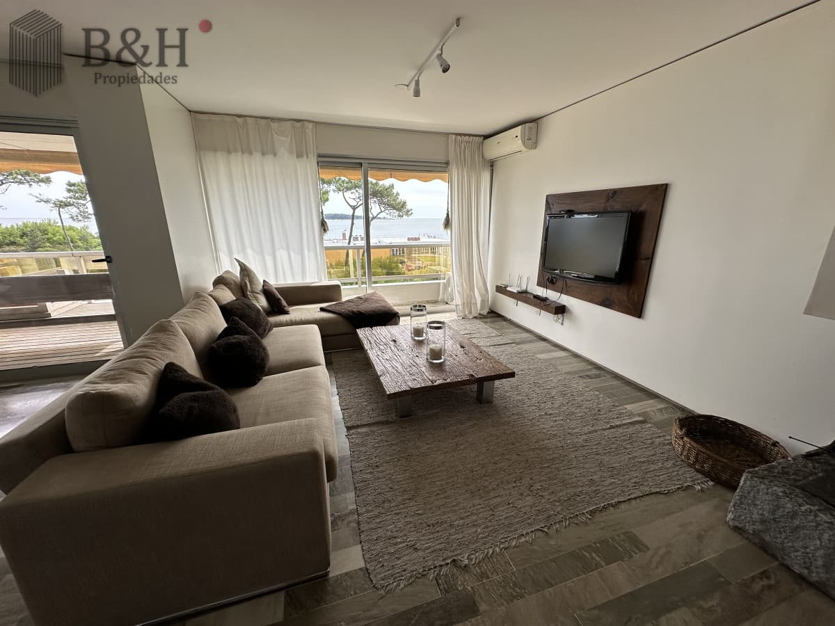 Apartamento en alquiler enero de 4 dormitorios en Punta del Este