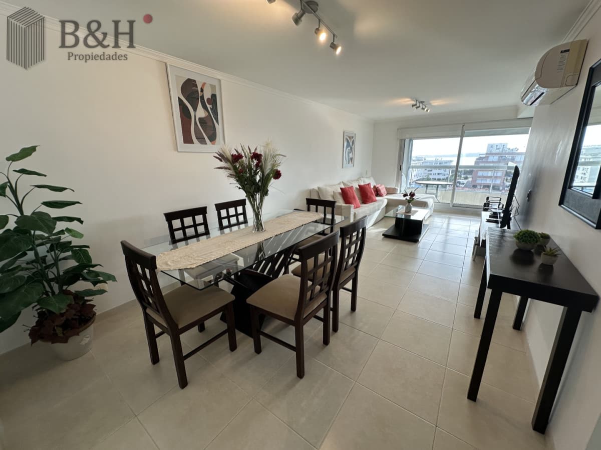 Apartamento en alquiler enero terraza con parrillero en Mansa Punta del Este