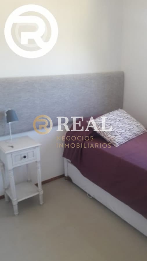 Lindo apartamento en pequeño complejo bien ubicado
