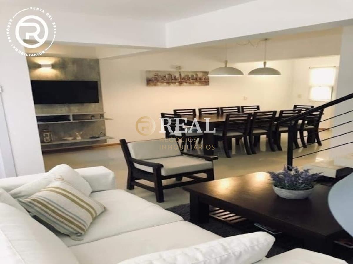 Se alquila departamento en Manantiales con amplia terraza