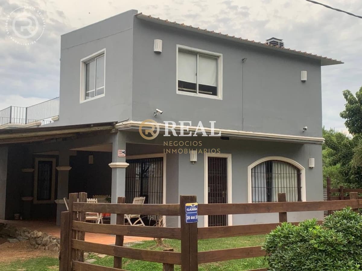 Casa con terraza con vista, muy cómoda
