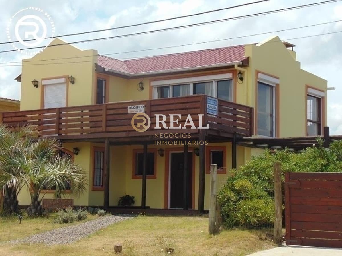 Casa ID.103 - Casa muy cercana al mar con piscina.