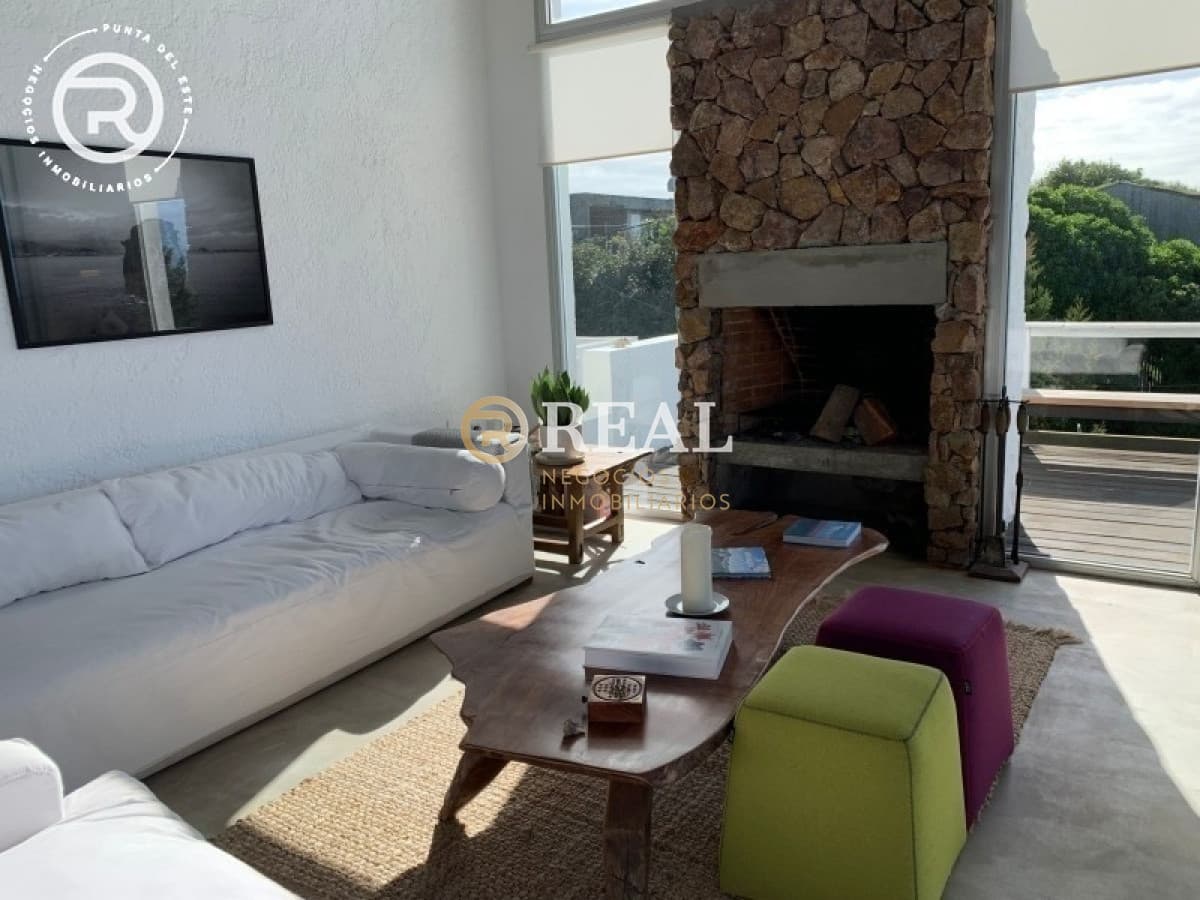 Casa ID.1063 - Exclusiva propiedad con 1620 m2 de terreno y vista al mar