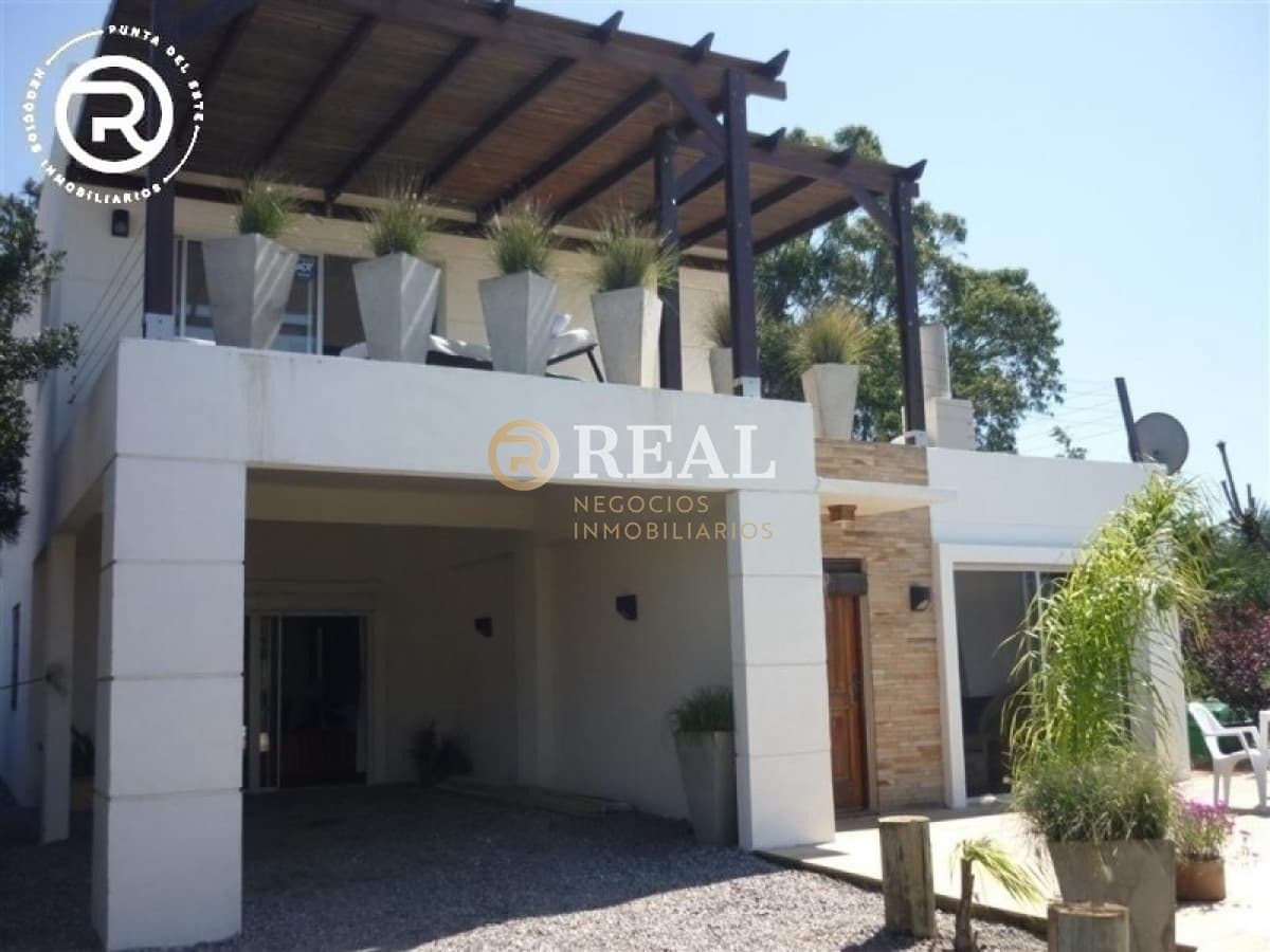 Casa en alquiler en Balneario Buenos Aires.