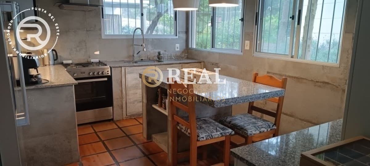 Casa en alquiler en Balneario Buenos Aires.