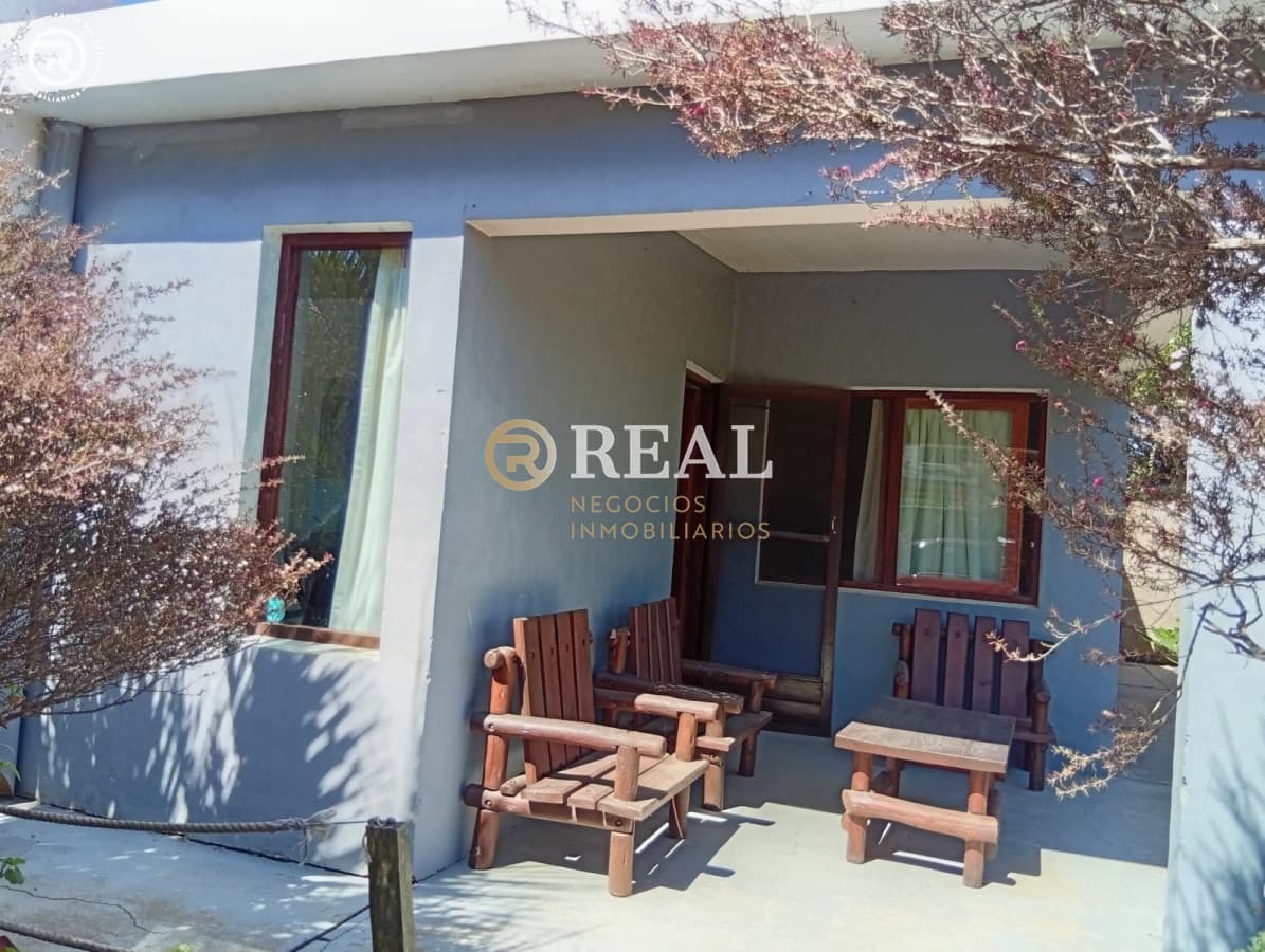 Casa ID.1106 - Casa con dependencia en venta, La Juanita.