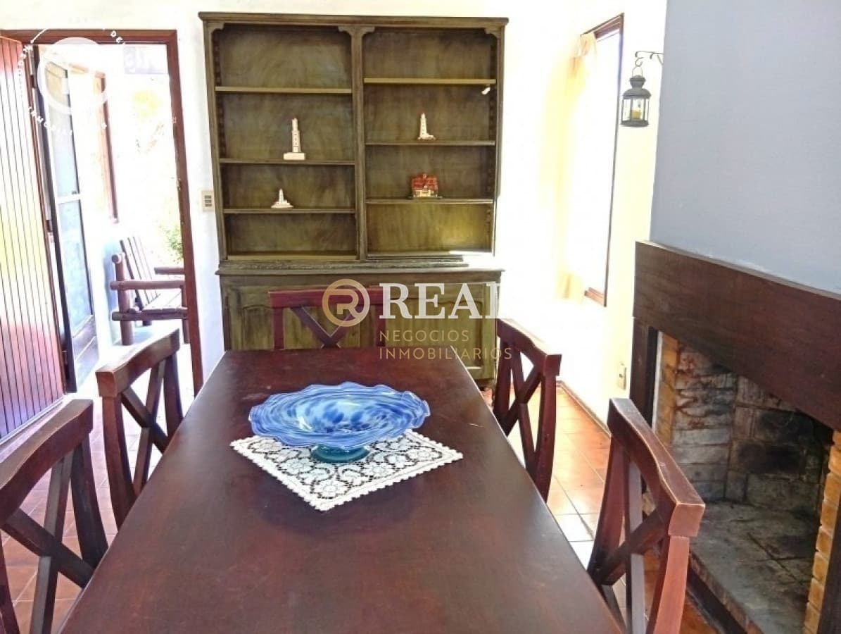 Casa ID.1106 - Casa con dependencia en venta, La Juanita.