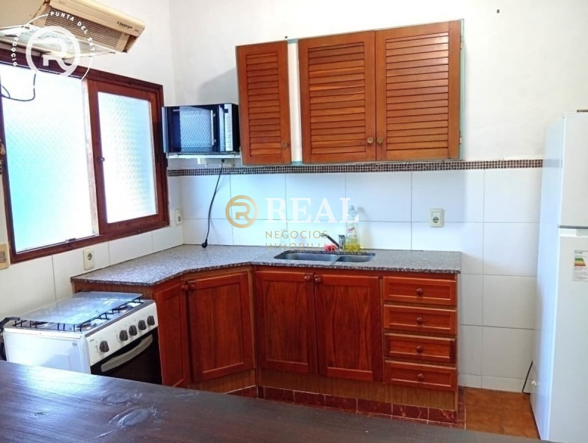 Casa ID.1106 - Casa con dependencia en venta, La Juanita.
