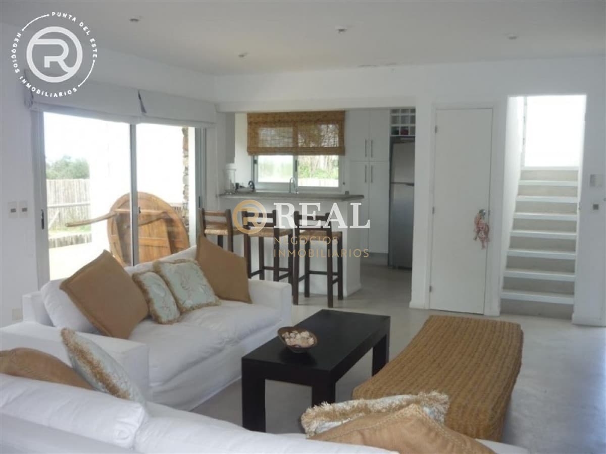 Casa en alquiler con vista al mar muy cerca de José Ignacio.