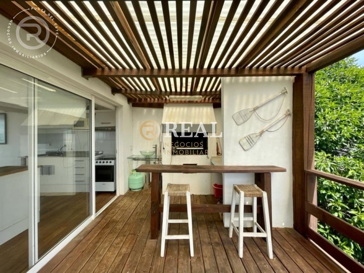 Casa en alquiler en Balneario Buenos Aires.