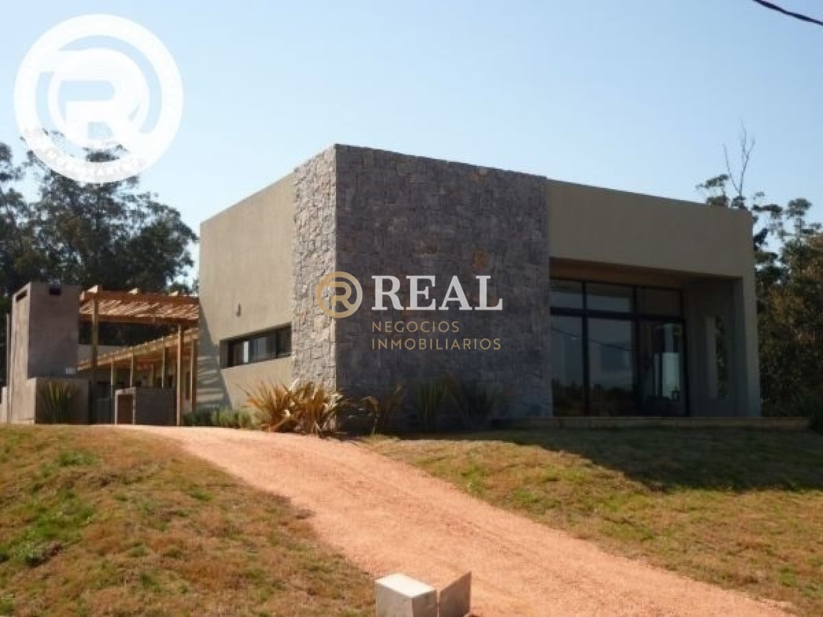 Moderna Casa en alquiler en Pueblo San Vicente.