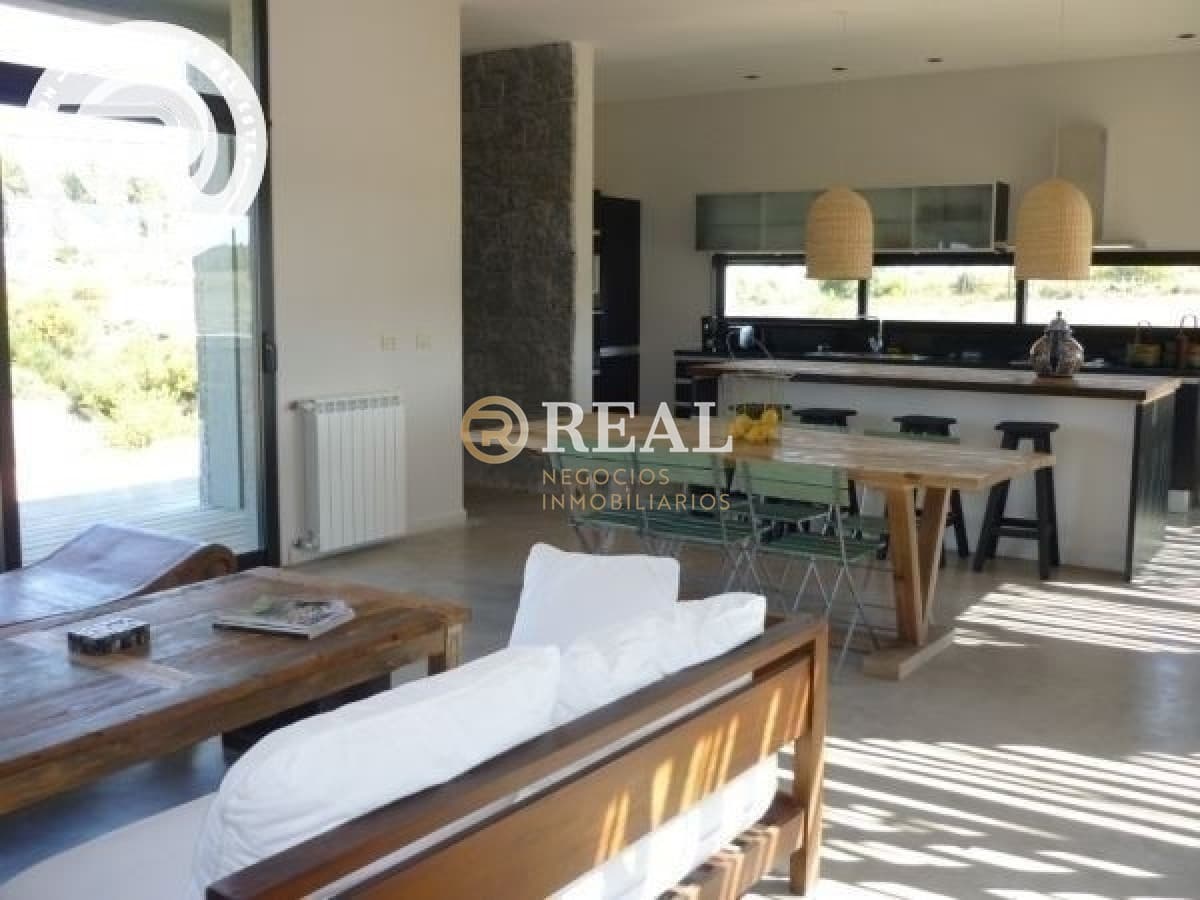 Moderna Casa en alquiler en Pueblo San Vicente.