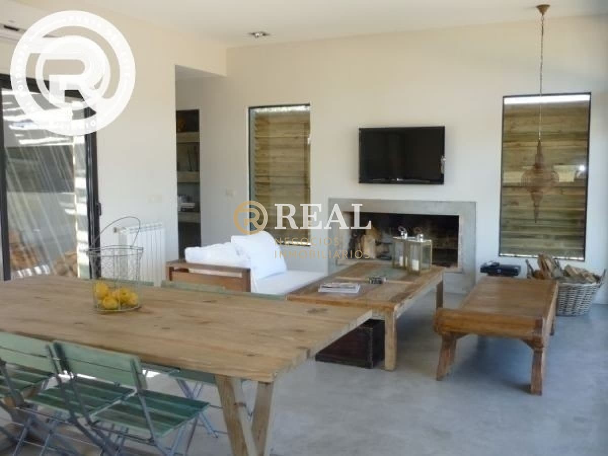 Moderna Casa en alquiler en Pueblo San Vicente.