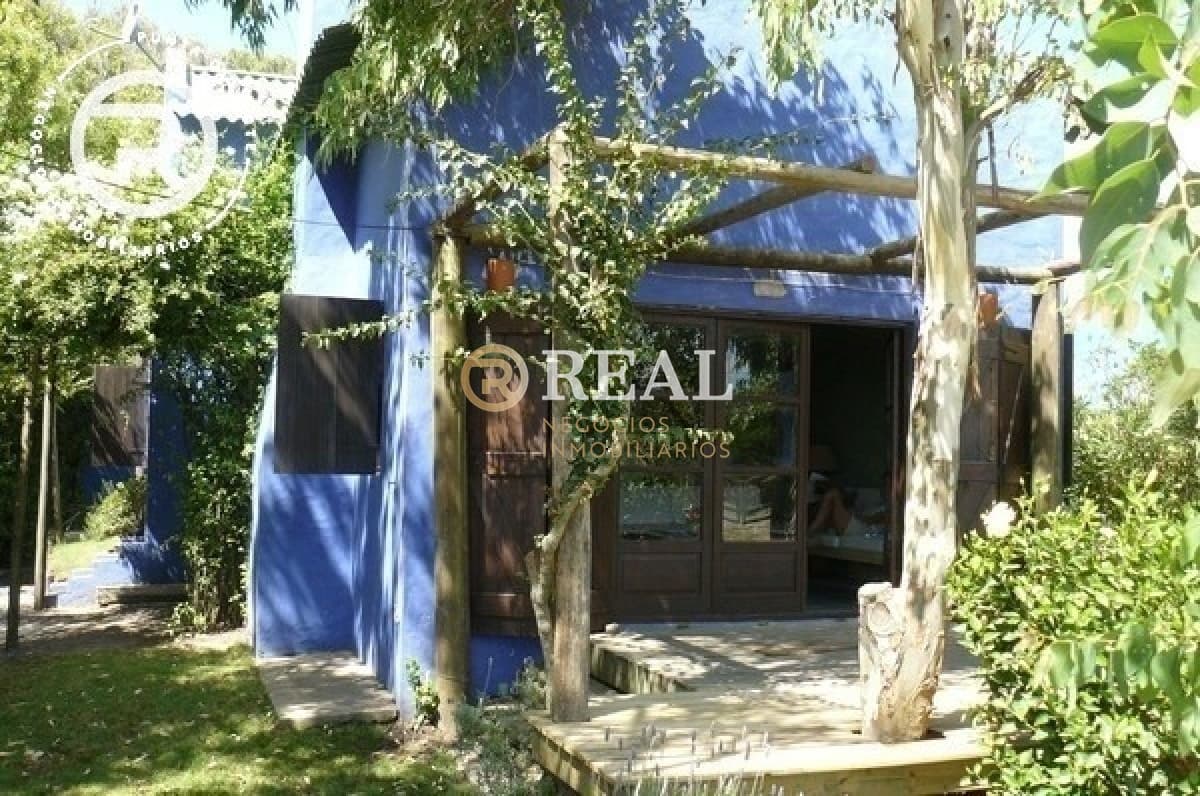 Muy linda casa a metros del mar.