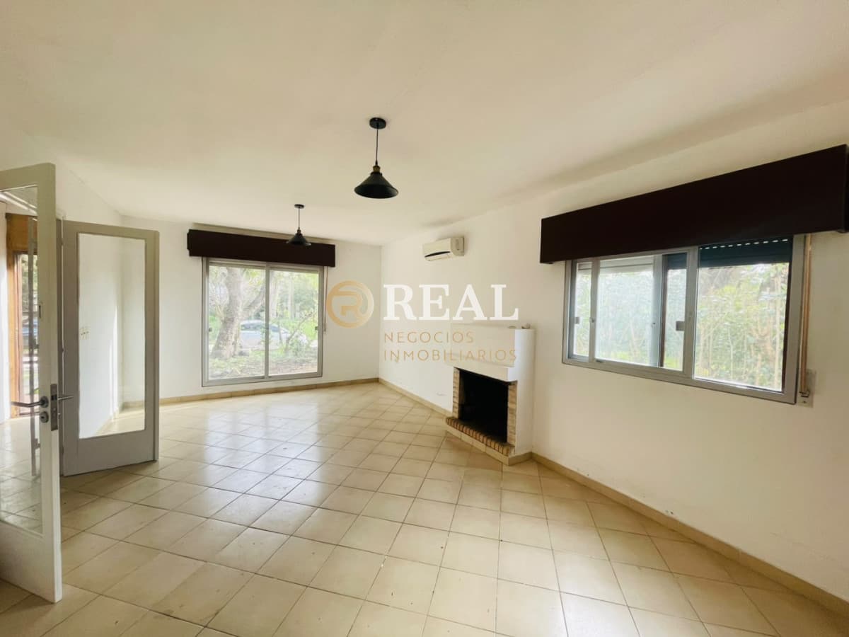 Casa ID.1144 - Casa bien ubicada cerca 2 dormitorios