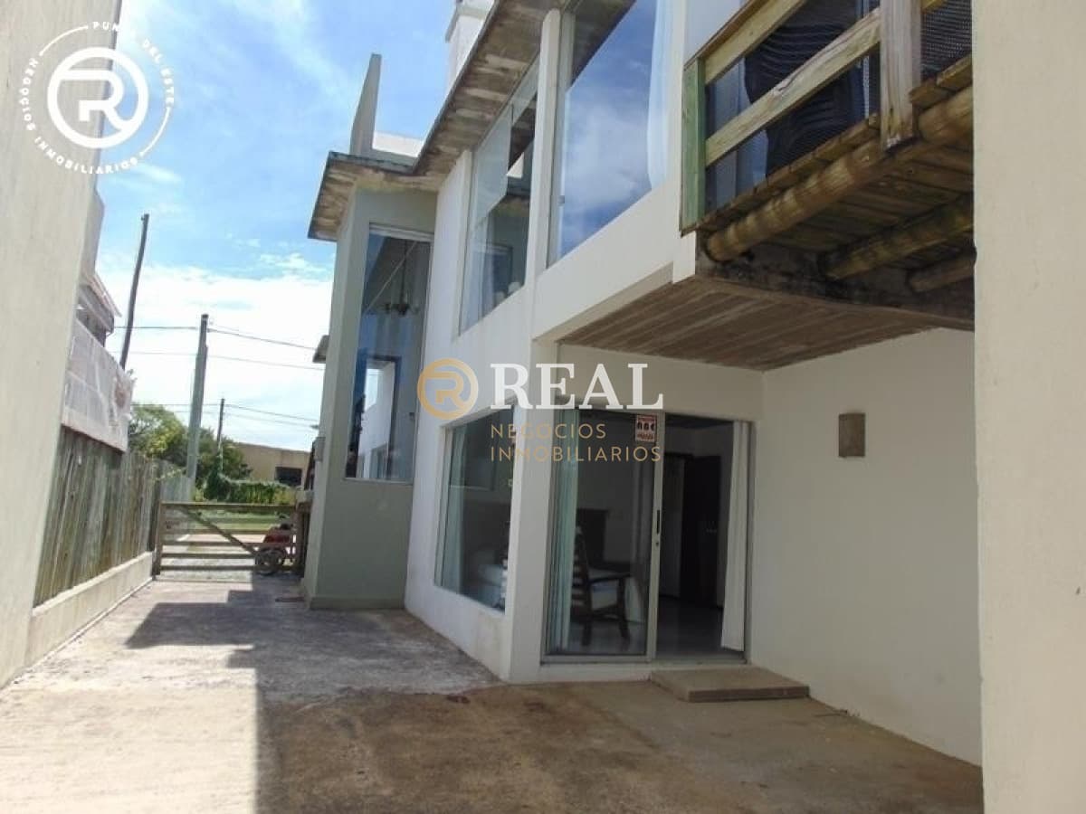 Casa super equipada a dos cuadras de la playa en Manantiales