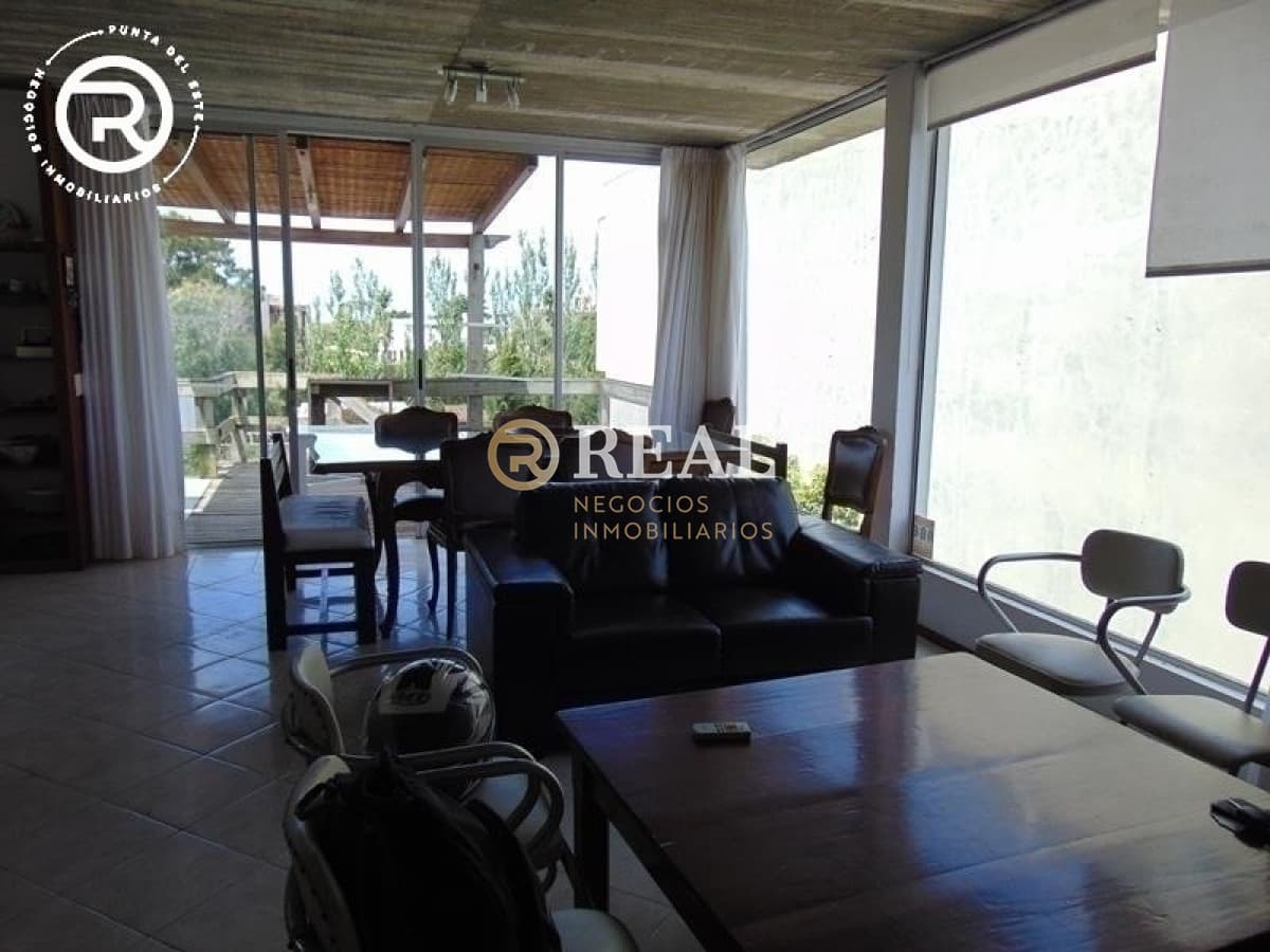 Casa super equipada a dos cuadras de la playa en Manantiales