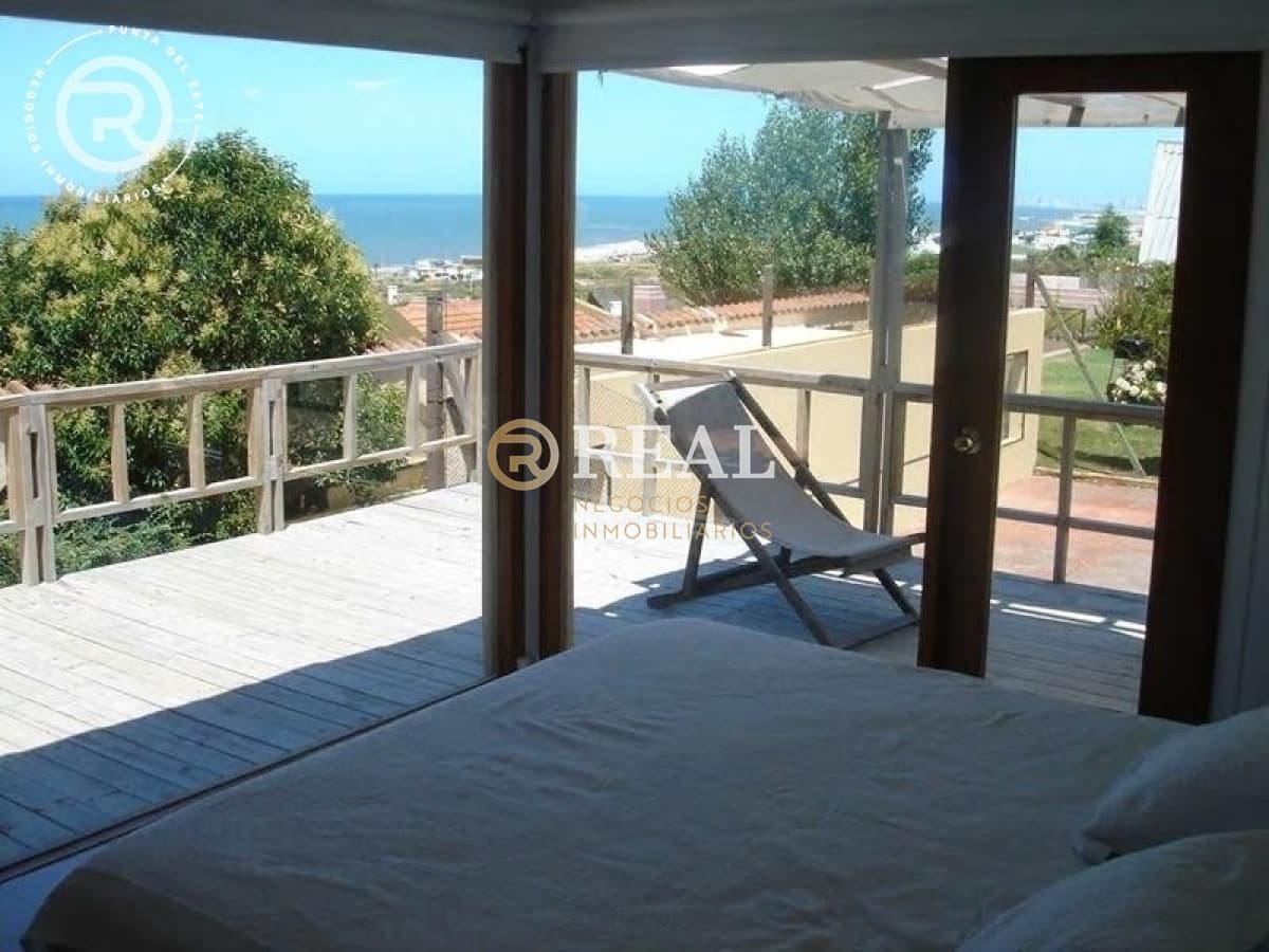 Casa con piscina y cancha de tenis