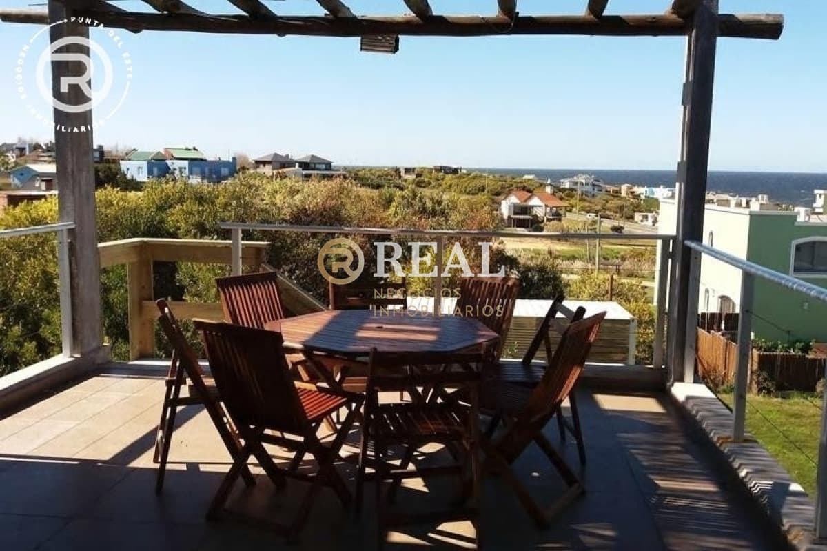 Casa con espectacular vista al mar