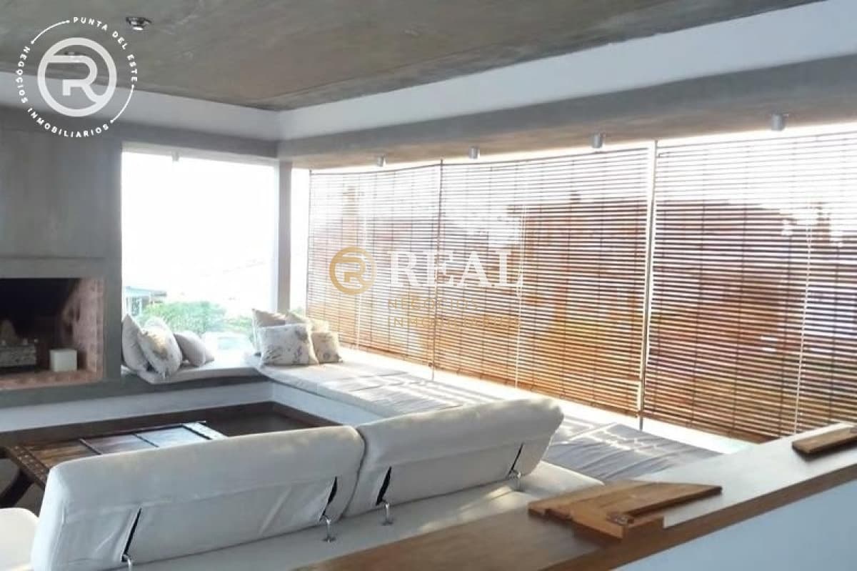 Casa con espectacular vista al mar