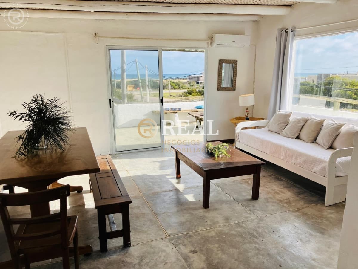 Casa en alquiler en la Juanita ubicada a 100 mts de la playa