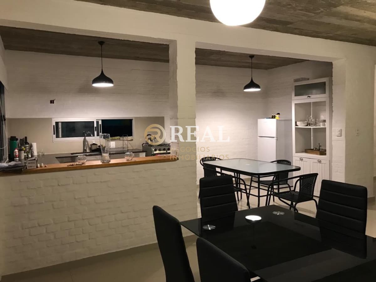 Casa ID.1150 - Casa 2 dormitorios 2 baños a 100 m del Mar