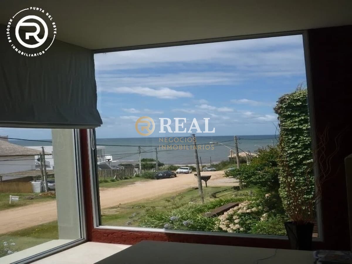 Casa en alquiler en Balneario El Chorro con gran vista al mar