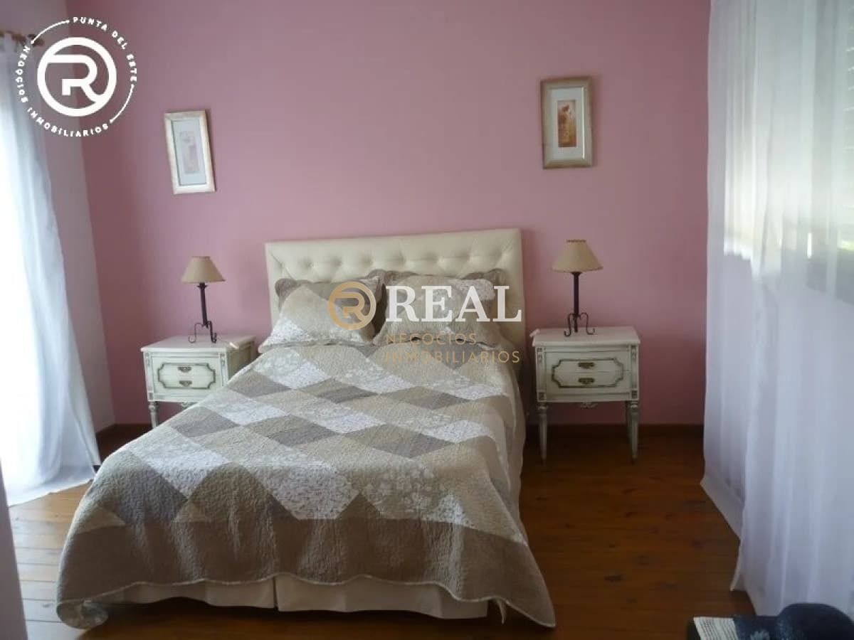 Casa en alquiler en Balneario El Chorro con gran vista al mar