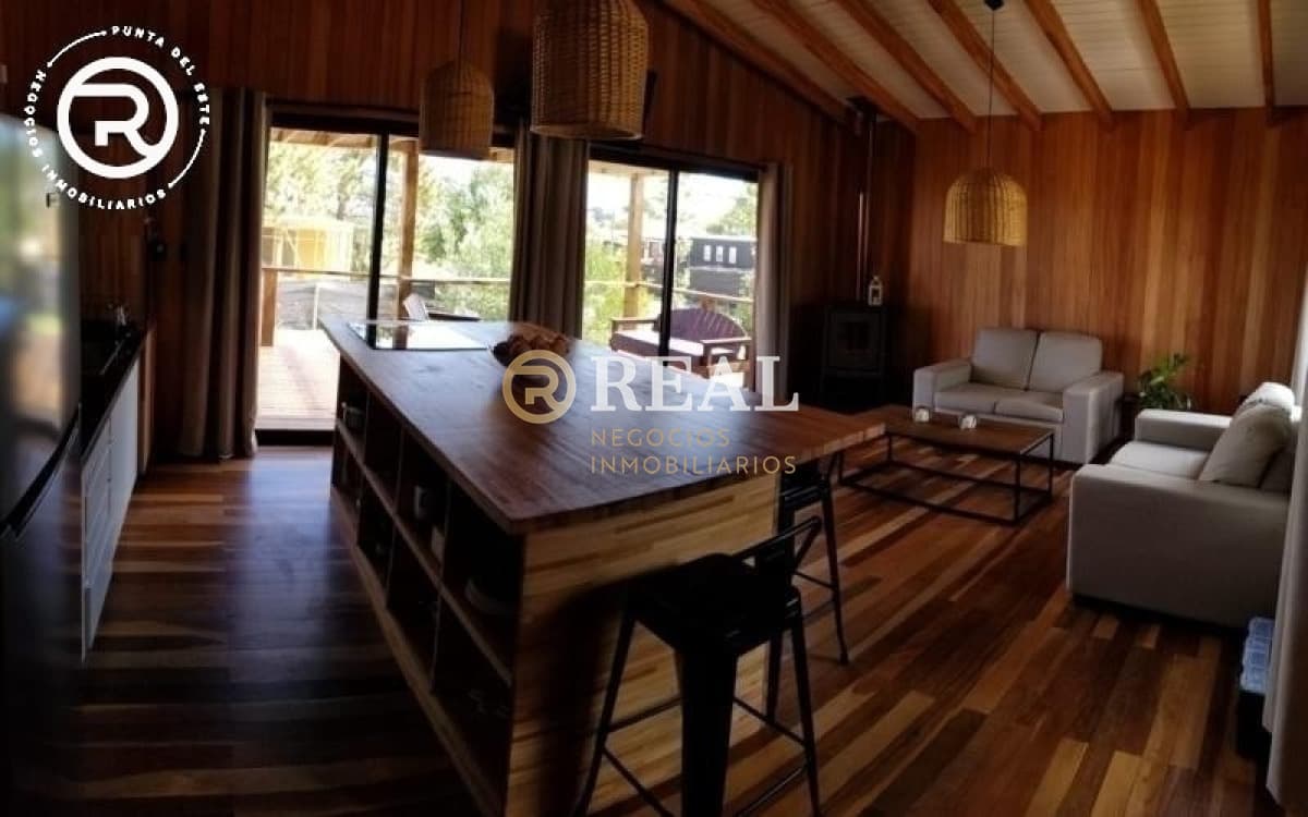 Casa muy moderna en Manantiales en alquiler