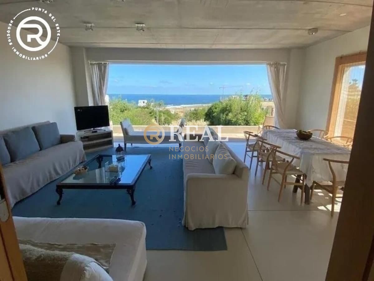 Casa en alquiler con piscina y espectacular vista al mar