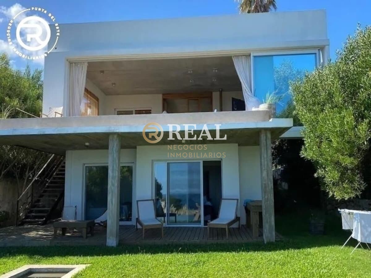 Casa en alquiler con piscina y espectacular vista al mar