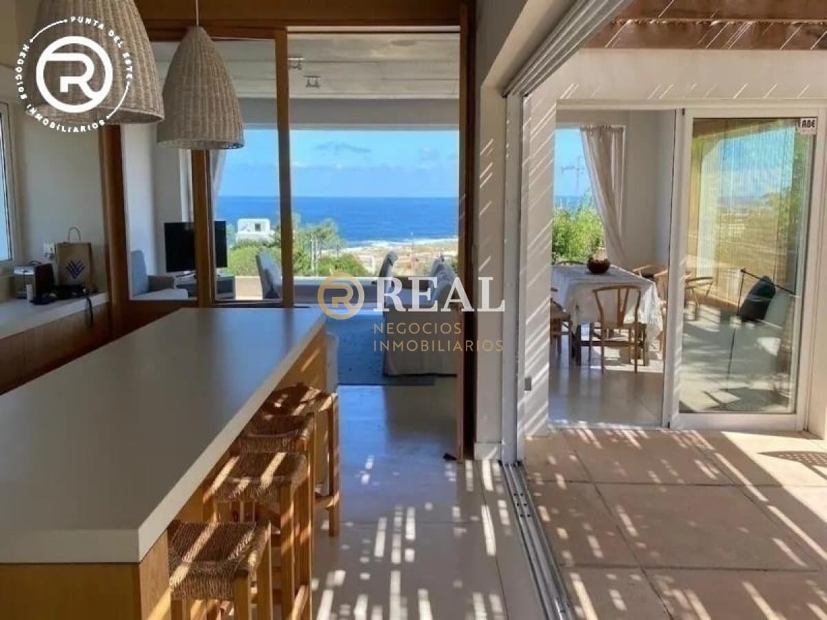 Casa en alquiler con piscina y espectacular vista al mar